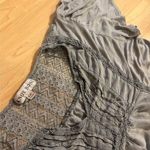 Knox Rose Gray Textured Top